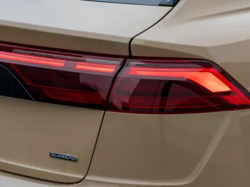 Audi Q8 60 TFSIe S line   489 CP • PANO • B&O