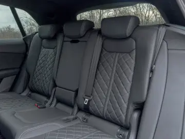 Audi Q8 60 TFSIe S line   489 CP • PANO • B&O
