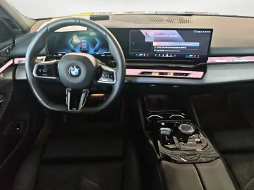 BMW 540d xDrive M Sport   303 CP • B&W • HUD