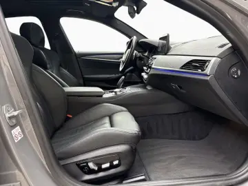 BMW 540i xDrive Sedan M Sport M Seat  Sunroof