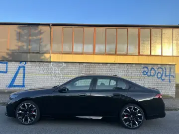 BMW 520i M Sport Pro   PANO • HARMAN • 21” • PARK ASSIST