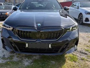 BMW 520i M Sport Pro   PANO • HARMAN • 21” • PARK ASSIST