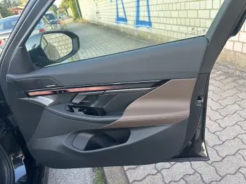 BMW 520i M Sport Pro   PANO • HARMAN • 21” • PARK ASSIST
