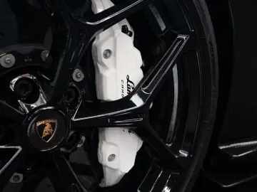 Lamborghini Revuelto   1.016 CP • V12 • FULL CARBON • LIFT