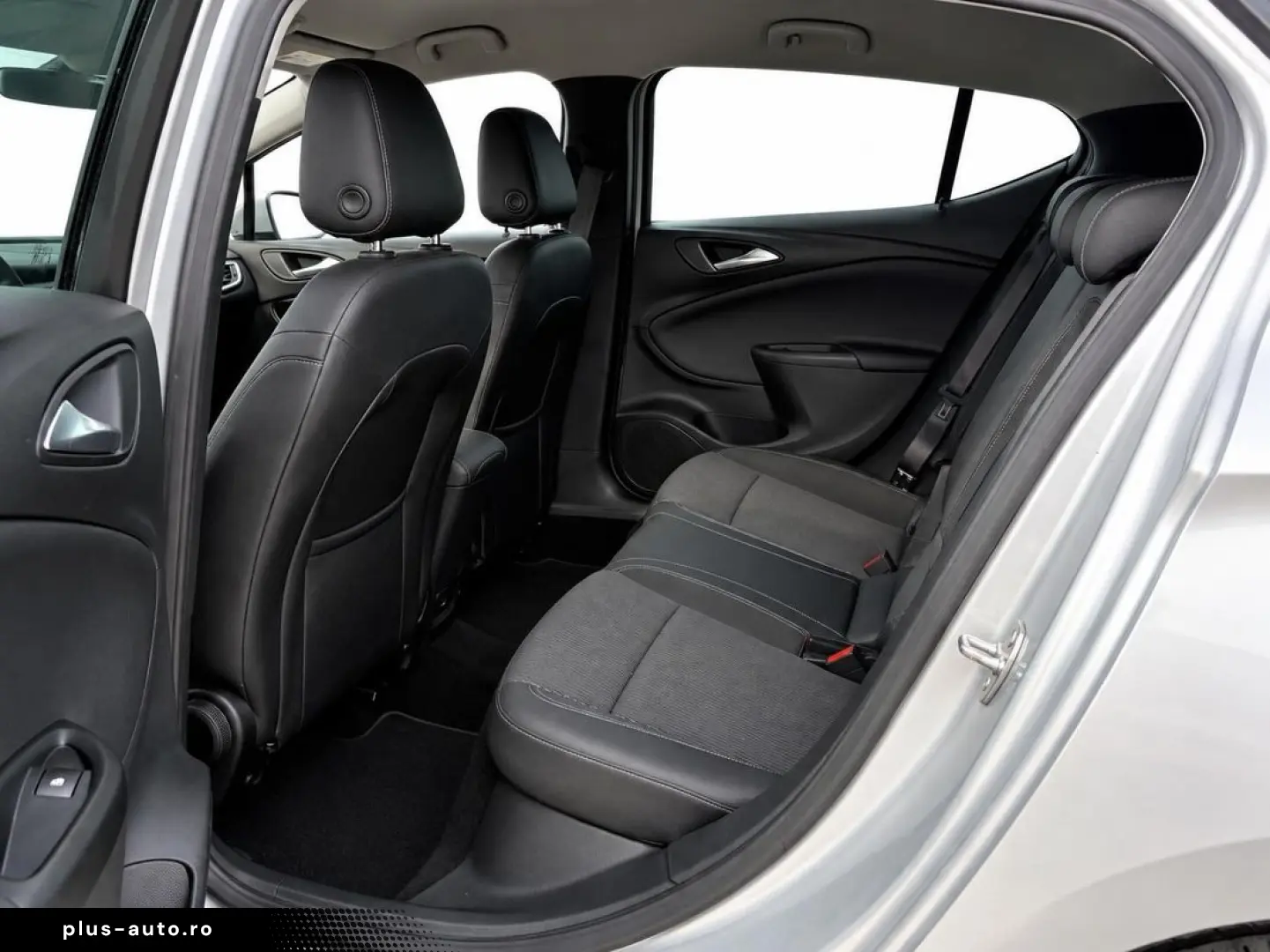 Opel Astra K 2019    Distronic Park-Assist Lane-Assist Side-