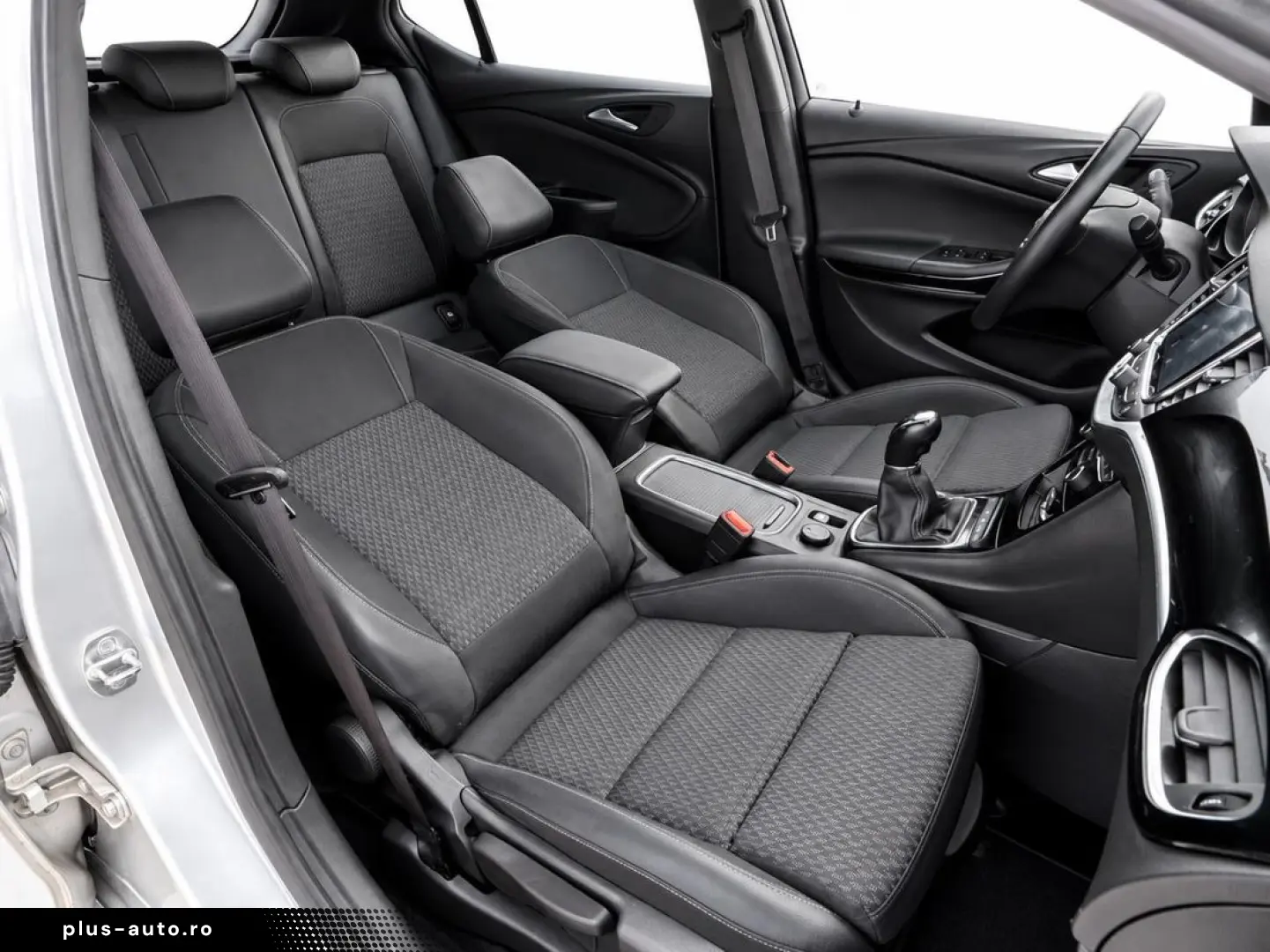 Opel Astra K 2019    Distronic Park-Assist Lane-Assist Side-