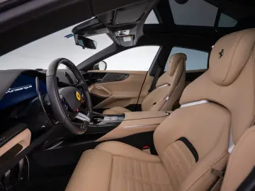 FERRARI Purosangue