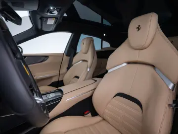 FERRARI Purosangue