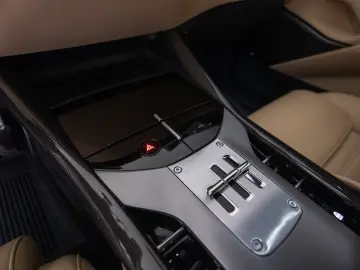 FERRARI Purosangue