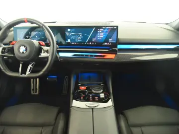 BMW M5 xDrive Touring ACC AHK Pano LED 360  DAB B&W