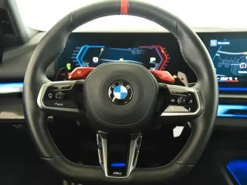 BMW M5 xDrive Touring ACC AHK Pano LED 360  DAB B&W