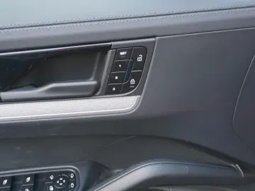 PORSCHE Cayenne Coupe SE-Hybrid HAL AHK 22 RS BOSE