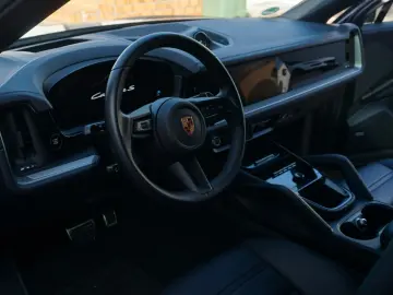 PORSCHE Cayenne Coupe SE-Hybrid HAL AHK 22 RS BOSE