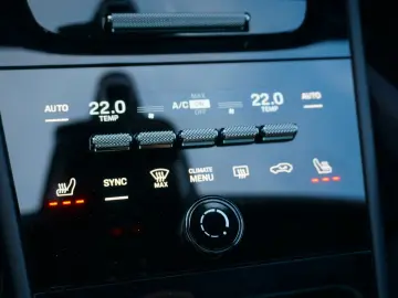 PORSCHE Cayenne Coupe SE-Hybrid HAL AHK 22 RS BOSE