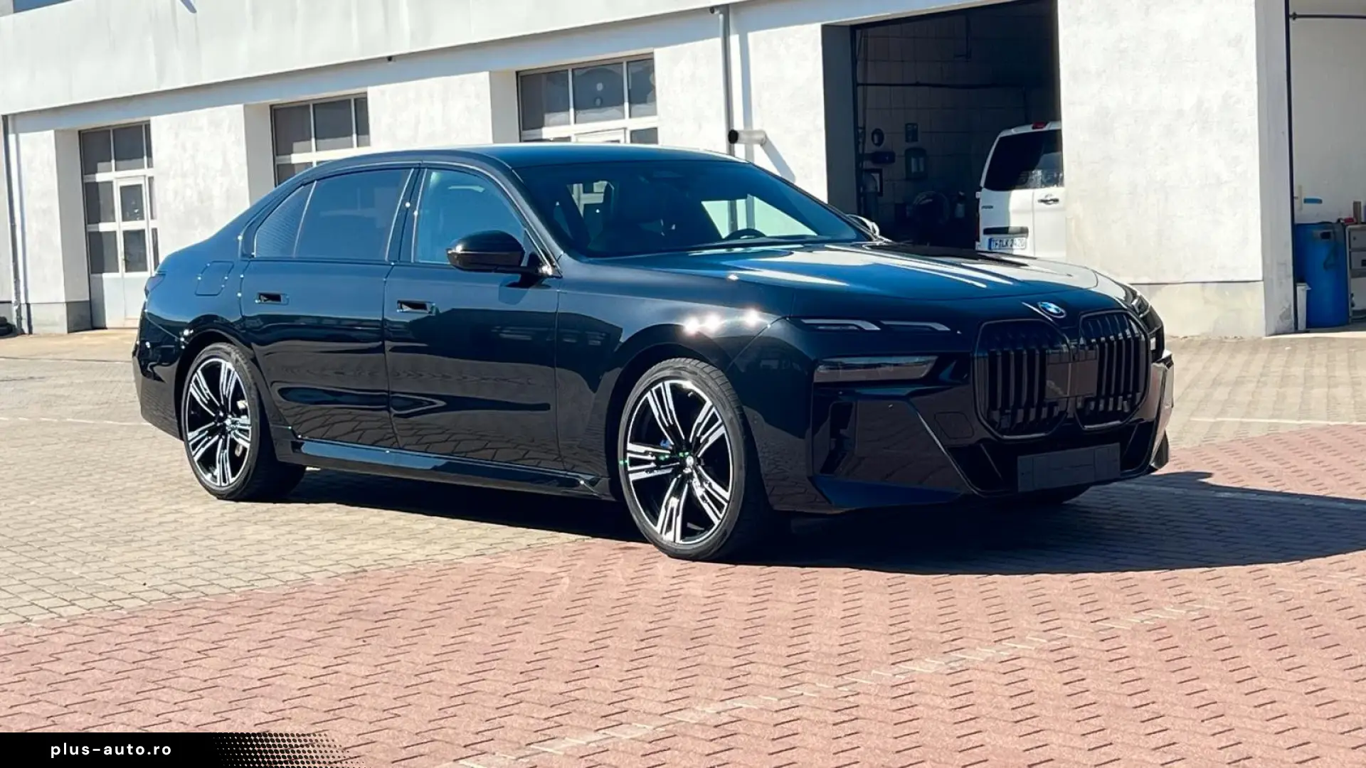 BMW 740d xDrive M Sport Pro   B&W • MASSAGE • SKY LOUNGE