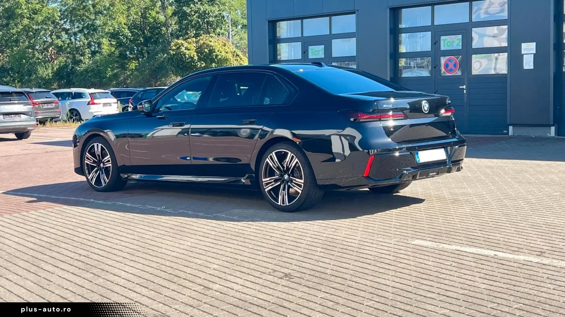 BMW 740d xDrive M Sport Pro   B&W • MASSAGE • SKY LOUNGE