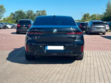 BMW 740d xDrive M Sport Pro   B&W • MASSAGE • SKY LOUNGE