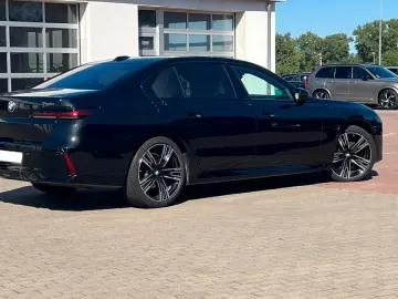 BMW 740d xDrive M Sport Pro   B&W • MASSAGE • SKY LOUNGE