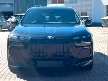 BMW 740d xDrive M Sport Pro   B&W • MASSAGE • SKY LOUNGE