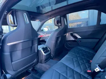 BMW 740d xDrive M Sport Pro   B&W • MASSAGE • SKY LOUNGE