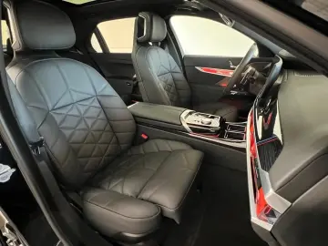 BMW 740d xDrive M Sport Pro   B&W • MASSAGE • SKY LOUNGE