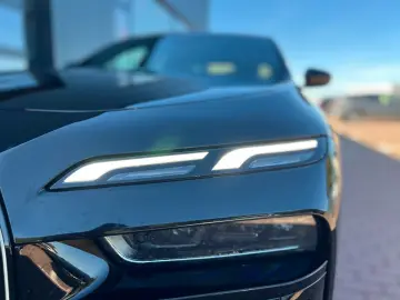 BMW 740d xDrive M Sport Pro   B&W • MASSAGE • SKY LOUNGE