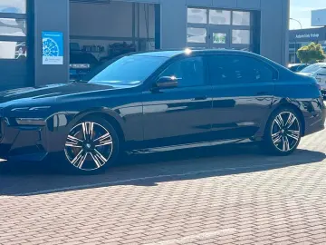 BMW 740d xDrive M Sport Pro   B&W • MASSAGE • SKY LOUNGE