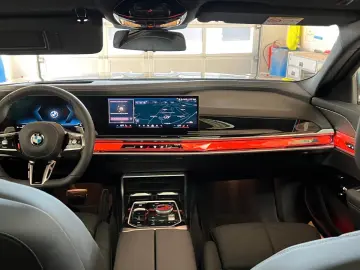 BMW 740d xDrive M Sport Pro   B&W • MASSAGE • SKY LOUNGE