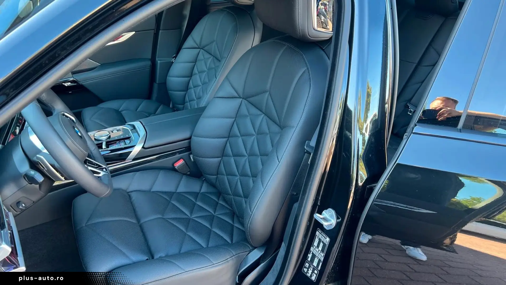 BMW 740d xDrive M Sport Pro   B&W • MASSAGE • SKY LOUNGE