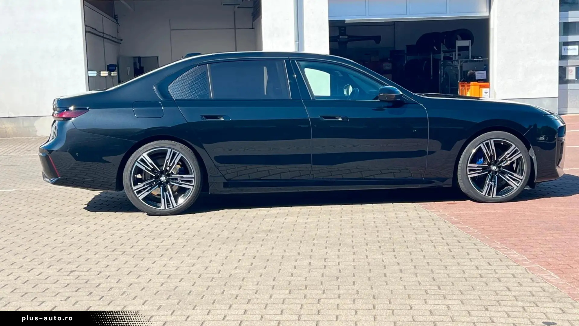 BMW 740d xDrive M Sport Pro   B&W • MASSAGE • SKY LOUNGE