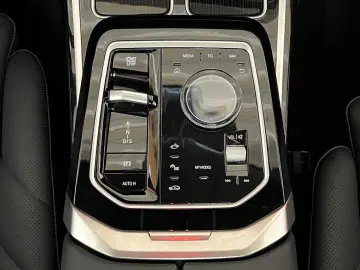 BMW 740d xDrive M Sport Pro   B&W • MASSAGE • SKY LOUNGE