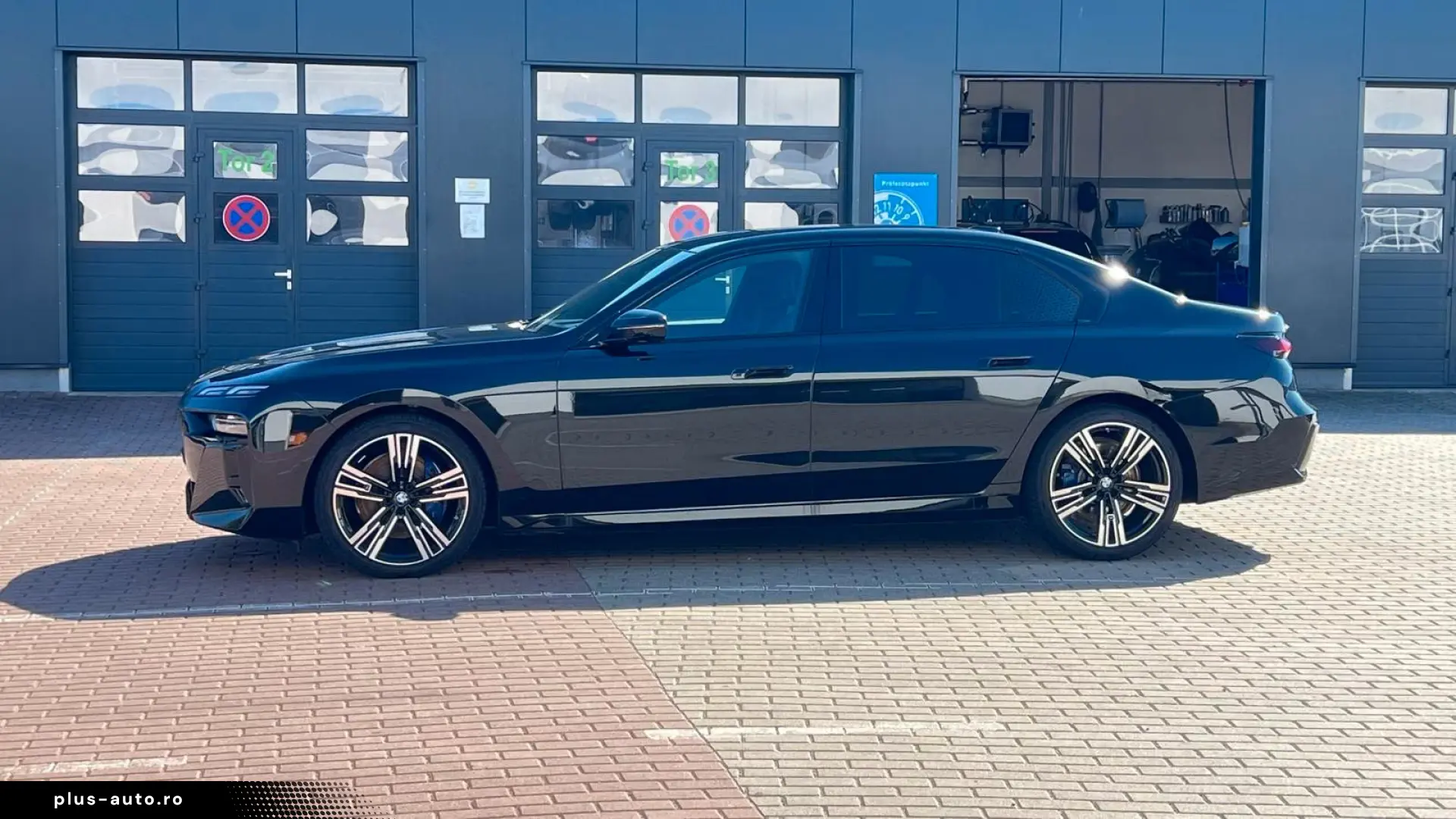 BMW 740d xDrive M Sport Pro   B&W • MASSAGE • SKY LOUNGE