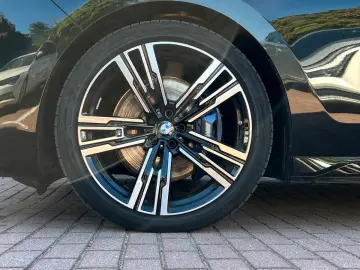 BMW 740d xDrive M Sport Pro   B&W • MASSAGE • SKY LOUNGE