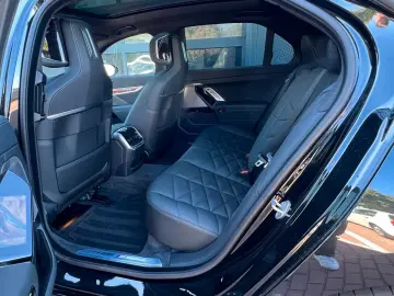 BMW 740d xDrive M Sport Pro   B&W • MASSAGE • SKY LOUNGE