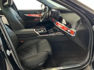 BMW 740d xDrive M Sport Pro   B&W • MASSAGE • SKY LOUNGE