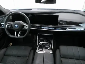 BMW i7 xDrive60 M Sport B&W Lounge TV Massage