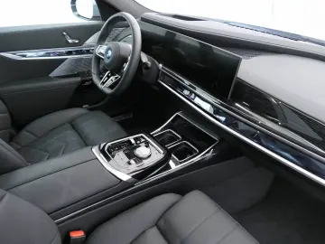 BMW i7 xDrive60 M Sport B&W Lounge TV Massage