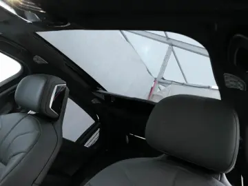 BMW i7 xDrive60 M Sport B&W Lounge TV Massage