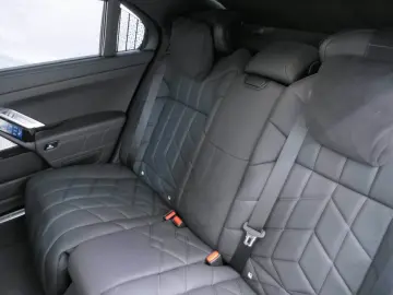 BMW i7 xDrive60 M Sport B&W Lounge TV Massage