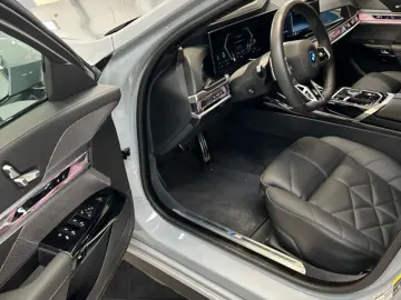 BMW i7 eDrive 50 M Sport FondEnt Pano.HuD RFK360 B&W