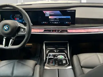 BMW i7 eDrive 50 M Sport FondEnt Pano.HuD RFK360 B&W