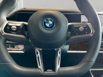 BMW i7 eDrive 50 M Sport FondEnt Pano.HuD RFK360 B&W