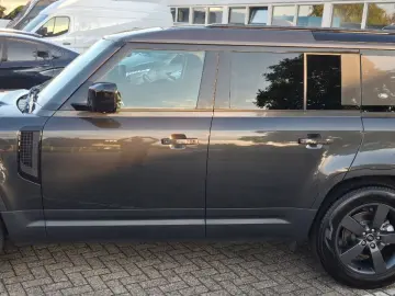 LAND ROVER Defender 110 X-Dynamic