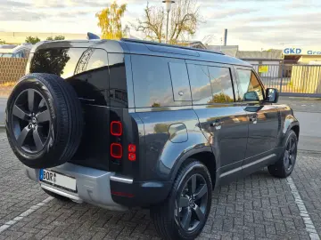 LAND ROVER Defender 110 X-Dynamic