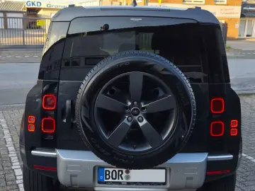 LAND ROVER Defender 110 X-Dynamic