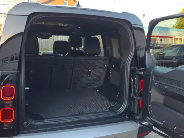 LAND ROVER Defender 110 X-Dynamic