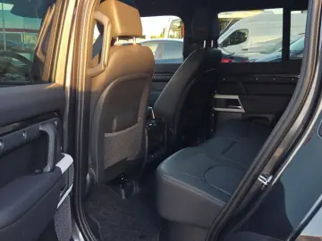 LAND ROVER Defender 110 X-Dynamic