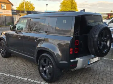 LAND ROVER Defender 110 X-Dynamic