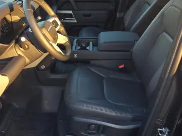 LAND ROVER Defender 110 X-Dynamic
