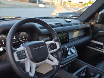 LAND ROVER Defender 110 X-Dynamic